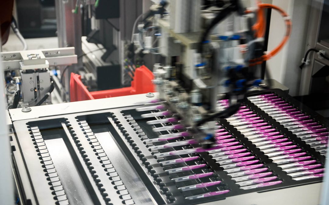 H142 and H107 : Les systèmes de manutention automatisent entièrement la production de brosses